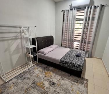 Kuantan House | Casa Damai Kuantan - near TUDM, Taman Tas, SEMSAS, UMP,Airport, Uia, Matrik Gambang, Menara 188, 4bilik-3AC 1kipas, Ruang Tamu kipas