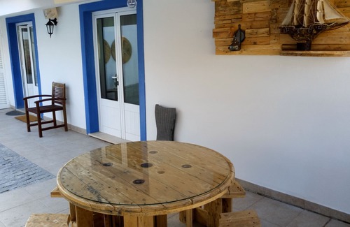 Casais do Rio Cottage | CASA DAMÉLIA POLO2-House near Óbidos in the slope of recycling décor