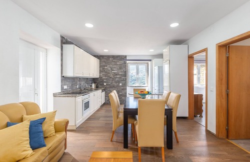 Castelo de Paiva Ski Chalet | Casa das Dognas by Hopstays | River View