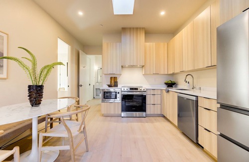 Santa Barbara Apartment | Casa De La Vina Unit 14 - Boutique Apartments
