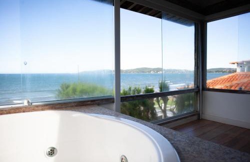 Praia Rasa House | Casa de Luxo a Beira Mar em Búzios, RJ