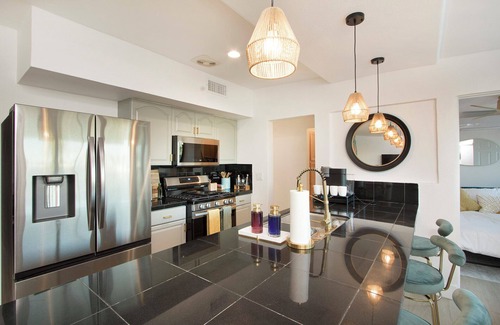 Indian Wells House | Casa de Murales - Mountain Views & Festival fun in tranquil Indian Wells