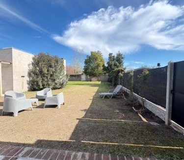 Canada Rosquin House | Casa de pueblo