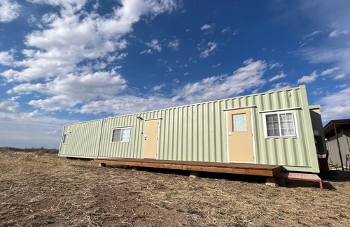 Marathon House | Casa de Rancho Sea container home on a working cattle ranch,5 mins from Alpine!