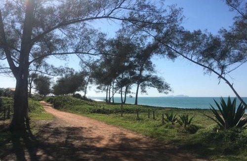 Rio das Ostras House | Casa de seis suites na beira do mar