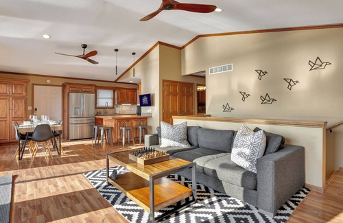 Gravois Mills House | Casa Del Lago: Lakefront Family Retreat - Private Dock, Bar, 2 Decks, Sleep 9-12