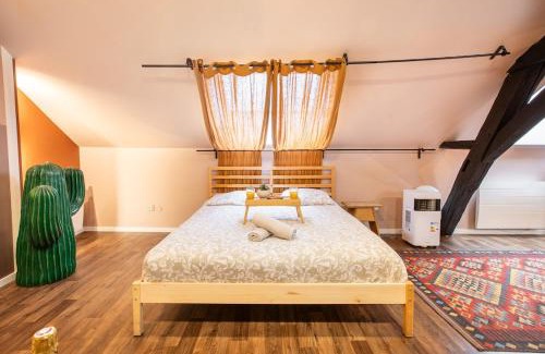 Mulhouse Apartment | Casa del Sol - Jacuzzi & Boho Elegance