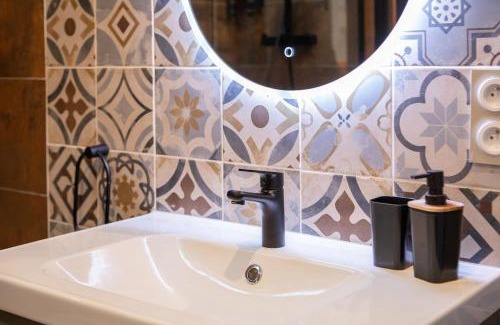 Mulhouse Apartment | Casa del Sol - Jacuzzi & Boho Elegance