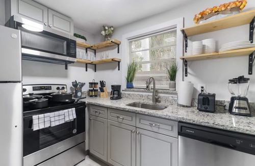 Southwest House | Casa del Sol - Mins to PB Int + Beaches