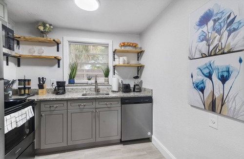 Southwest House | Casa del Sol - Mins to PB Int + Beaches