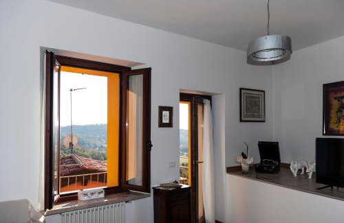 Gavardo Apartment | CASA DEL SOLE APPARTAMENTO N° 2 WHITE AND GOLD ROOM