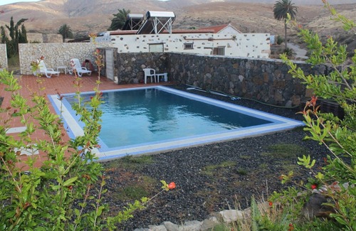 Valle de Santa Ines Cottage | Casa del Valle with shared pool, Free WiFi, BBQ ideal families