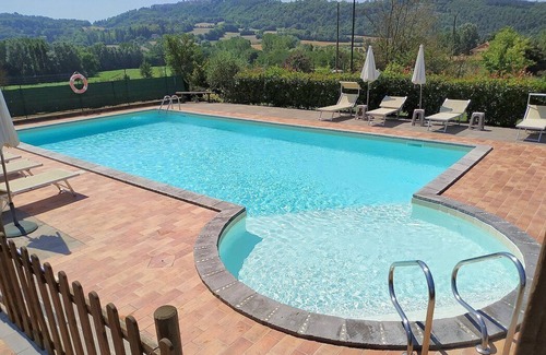 Fighille House | Casa delle Mammole E: A characteristic and welcoming apartment that is part of an ancient country house surrounded by the greenery, with Free WI-FI.