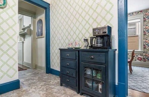 Dahlman House | Casa Di Fiori -Walk to Downtown