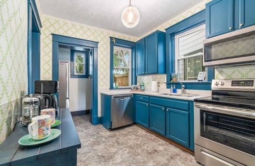 Dahlman House | Casa Di Fiori -Walk to Downtown