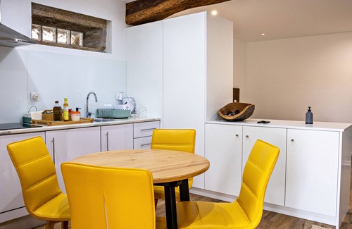 Cardielos Apartment | Casa do Mestre: Studio with External Suite, Mountain View, Garden and Wi-Fi