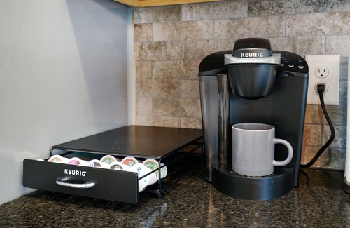 Historic Garderns House | Casa Dolce Vita by the Alamodome - Pet Friendly