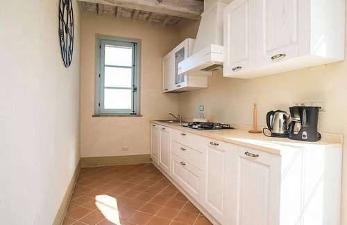 Trequanda House | Casa Dracena B: A welcoming apartment situated in the heart of the Tuscan countryside, with Free WI-FI.