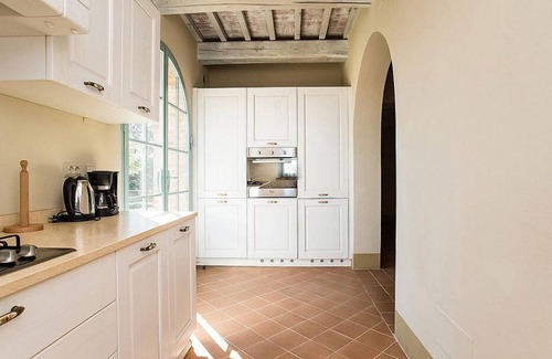Trequanda House | Casa Dracena B: A welcoming apartment situated in the heart of the Tuscan countryside, with Free WI-FI.