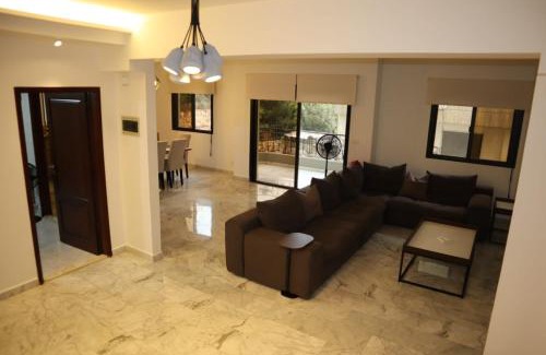 Kfardebian Apartment | Casa El Haje