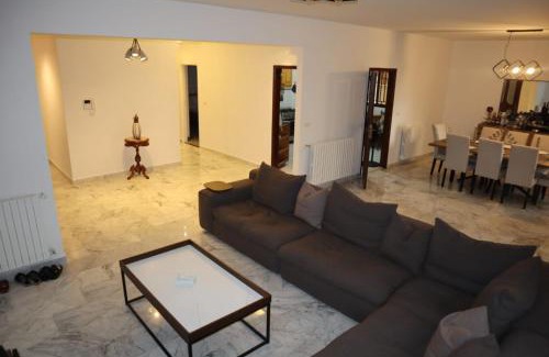 Kfardebian Apartment | Casa El Haje