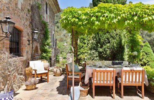Mont-Ras House | CASA EL MOLI DE CAN BURJATS con piscina y chimenea