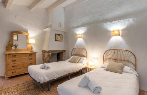 Mont-Ras House | CASA EL MOLI DE CAN BURJATS con piscina y chimenea