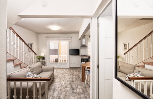 Puerto de Tazacorte Ski Chalet | Casa El Puerto by Huskalia