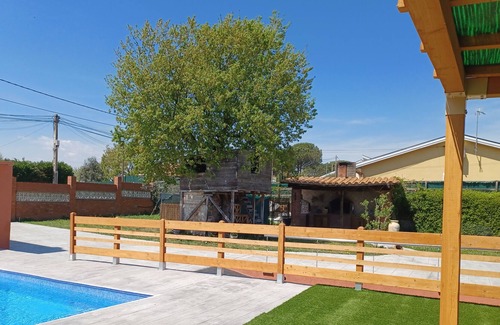 Caldes de Malavella Ski Chalet | Casa "El Roble" Piscina, Barbacoa, Jardín, Wifi y Parking Gratis