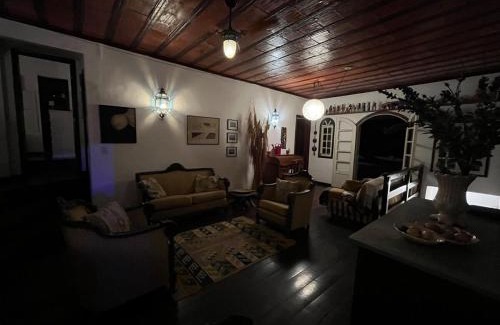 Nogueira House | Casa em Itaipava Piscina Lareira e Pet Friendly