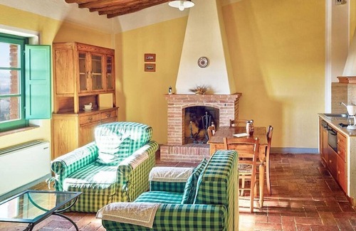 Santarello House | Casa Emide A: A graceful apartment in a history-rich eighteenth-century estate, with Free WI-FI.