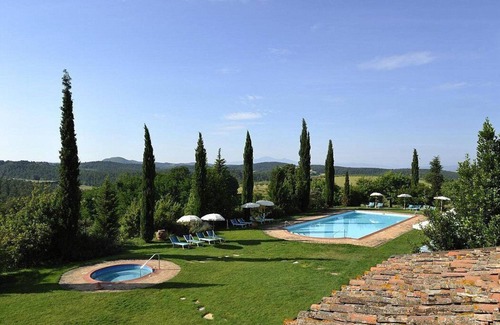 Santarello House | Casa Emide A: A graceful apartment in a history-rich eighteenth-century estate, with Free WI-FI.