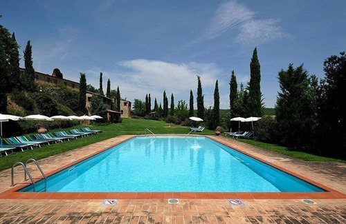Santarello House | Casa Emide A: A graceful apartment in a history-rich eighteenth-century estate, with Free WI-FI.