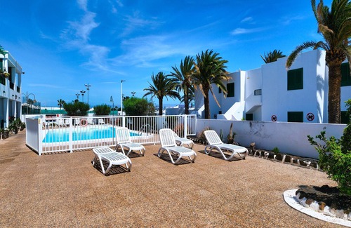 Puerto del Carmen Ski Chalet | Casa Emilia-close to all amenities and beach