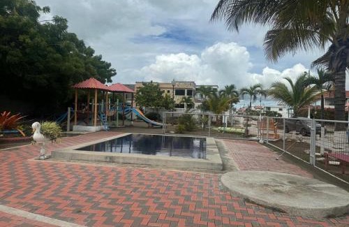 Data de Villamil House | Casa en urbanización privada a 2 minutos caminando de la playa, Vía a Data