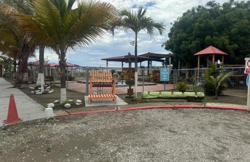 Data de Villamil House | Casa en urbanización privada a 2 minutos caminando de la playa, Vía a Data