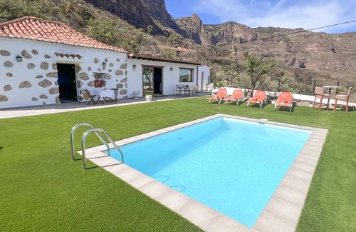 San Bartolome de Tirajana Villa | Casa Abuela María: chill garden pool