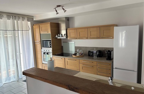 Saint-Satur House | Casa Eva: Sancerrois town house with courtyard, terrace and barbecue