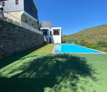 Peso da Regua Villa | Casa Foz do Corgo - private pool, gardens and river access