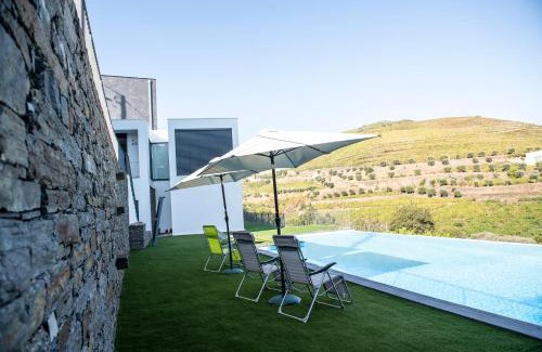 Peso da Regua Villa | Casa Foz do Corgo - private pool, gardens and river access