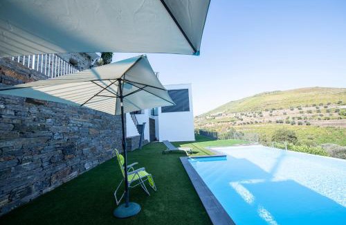 Peso da Regua Villa | Casa Foz do Corgo - private pool, gardens and river access
