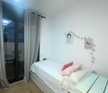 Montgat Apartment | Casa grande y céntrica con piscina en zona peatonal