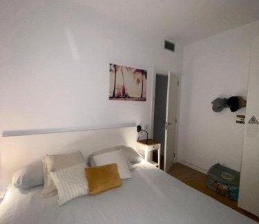 Montgat Apartment | Casa grande y céntrica con piscina en zona peatonal