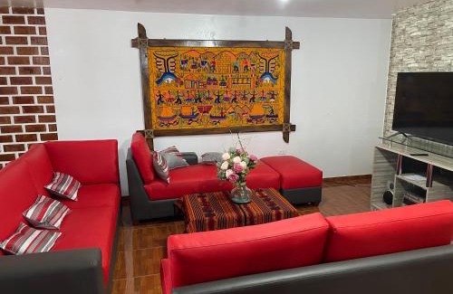 Independencia House | Casa Hospedaje “YURAQ WASI”