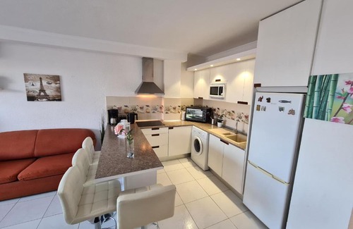 Los Cristianos Apartment | Casa Iglesia only 200 meters to the sea, balcony, sea view, air conditioning