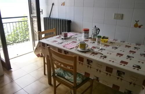 Fiumelatte House | CASA IN RIVA AL LAGO