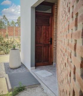 San Salvador de Jujuy Apartment | Casa J moderna con amplio jardín en barrio de profesionales