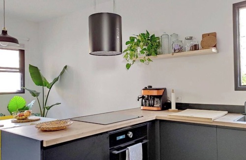 El Paso House | Casa KikanAccommodation with several garden areas for families or groups.