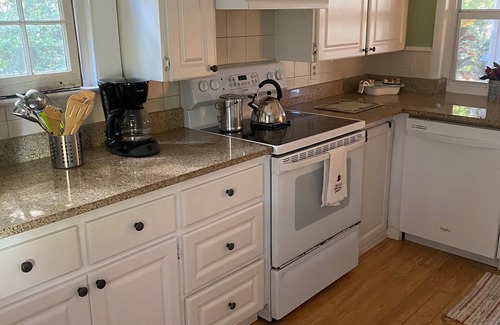 West Bradenton House | Casa La Flora -Casual Elegance & Old Florida Charm- Location, Location, Location