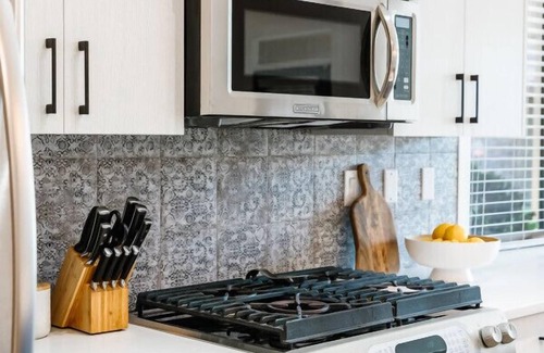 Westbank Condo | Casa Laguna! Lakefront Condo With Pool & Hot Tub.